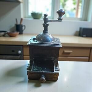 VINTAGE COFFEE GRINDER ~ Miniarure Die Cast ~ PENCIL SHARPENER